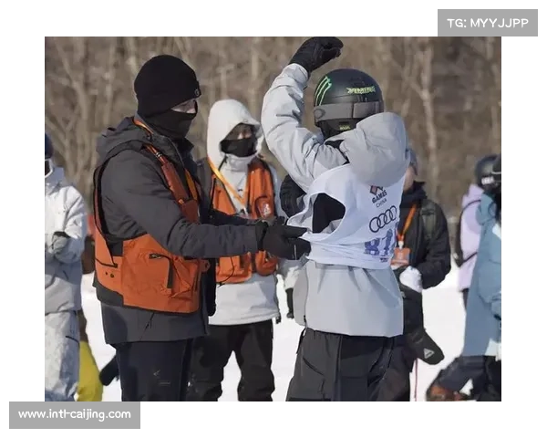 贝纳维德兹点胜亚德卫冕，父亲展望2026年统一战潜在对手